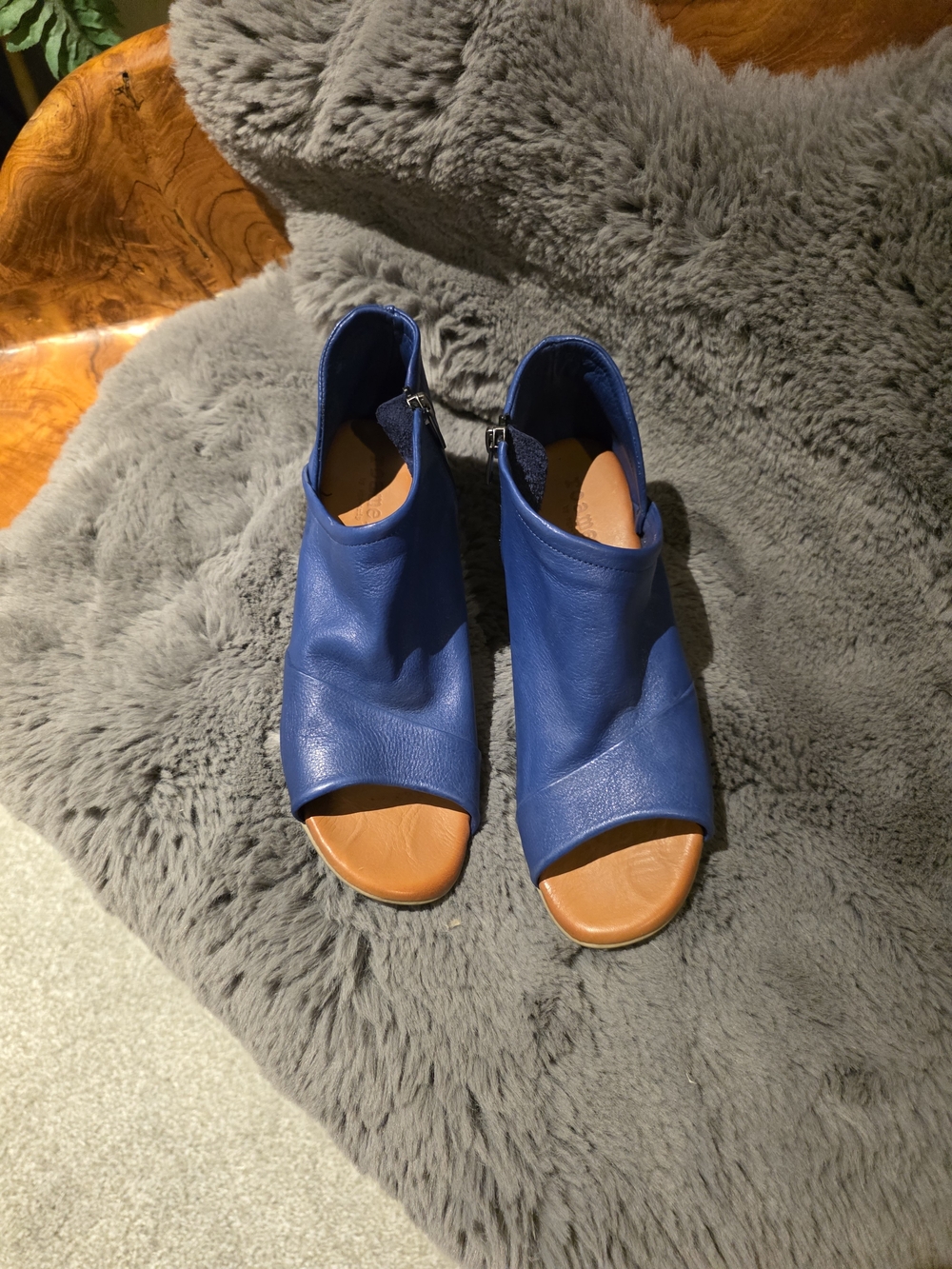 Roamers Blue Leather Open-Toe Ankle Sandals